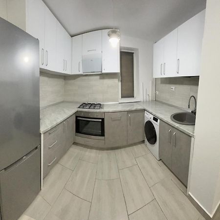 Home Sweet Home Apartment With 3 Rooms Buzău Esterno foto