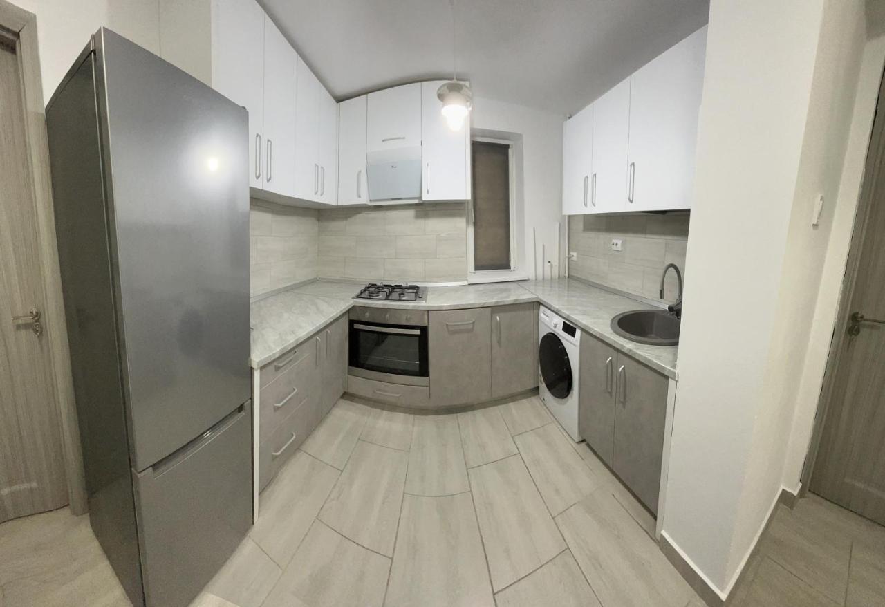 Home Sweet Home Apartment With 3 Rooms Buzău Esterno foto