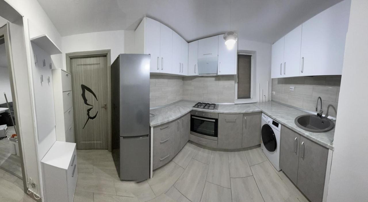 Home Sweet Home Apartment With 3 Rooms Buzău Esterno foto
