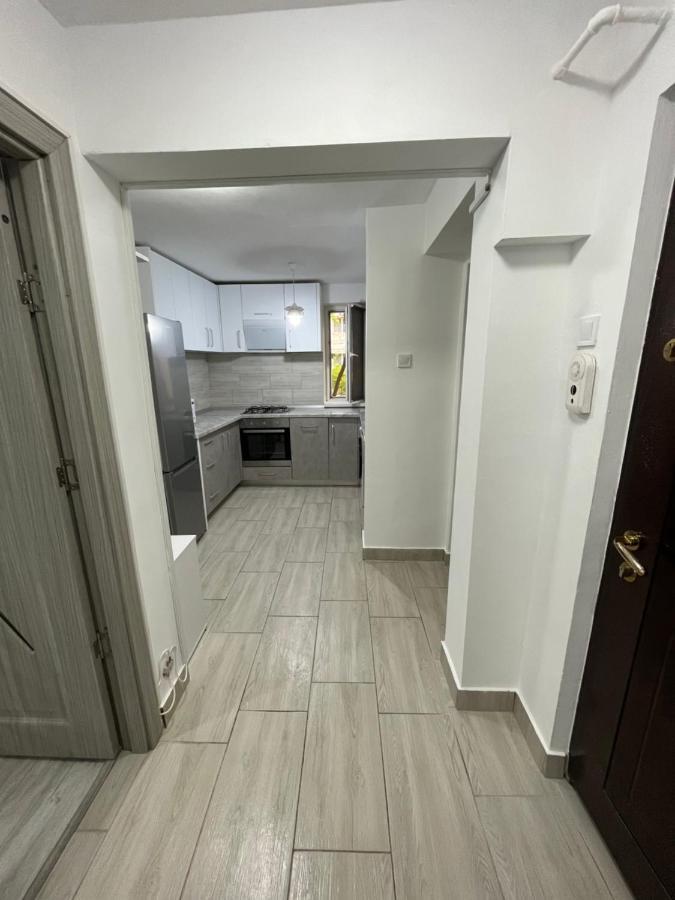 Home Sweet Home Apartment With 3 Rooms Buzău Esterno foto
