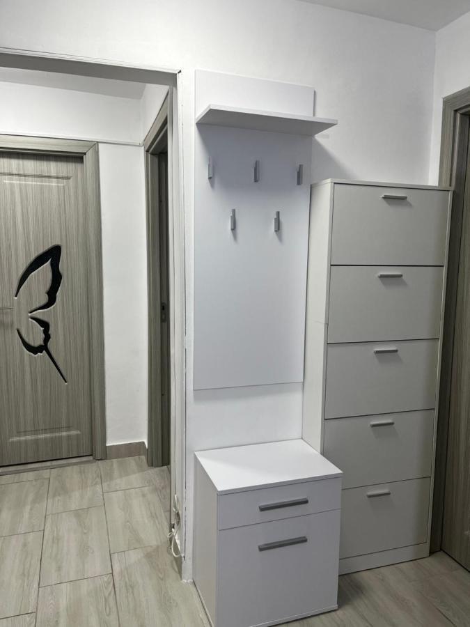 Home Sweet Home Apartment With 3 Rooms Buzău Esterno foto