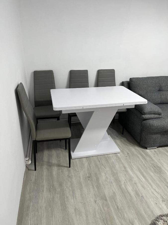 Home Sweet Home Apartment With 3 Rooms Buzău Esterno foto