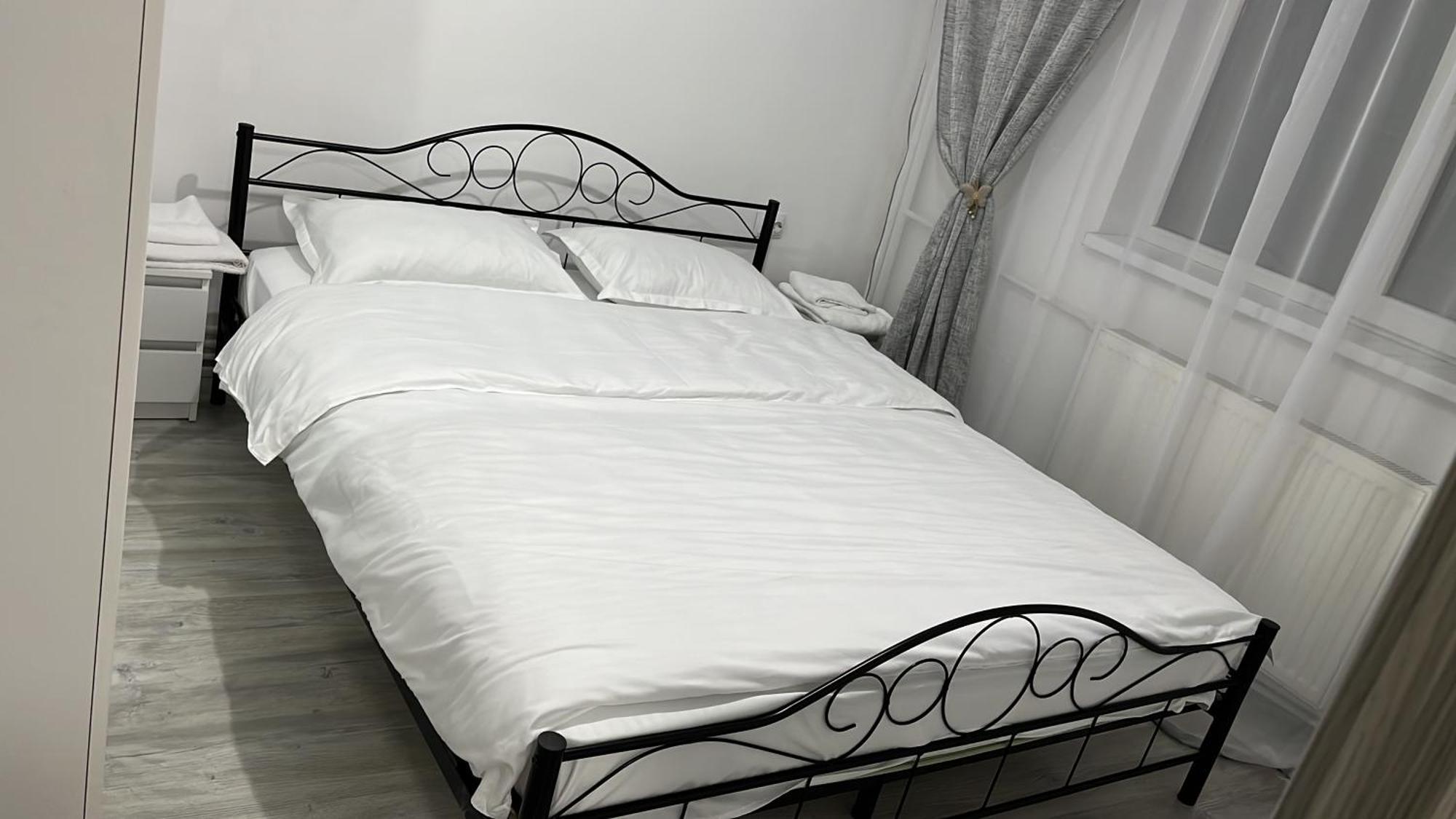 Home Sweet Home Apartment With 3 Rooms Buzău Esterno foto