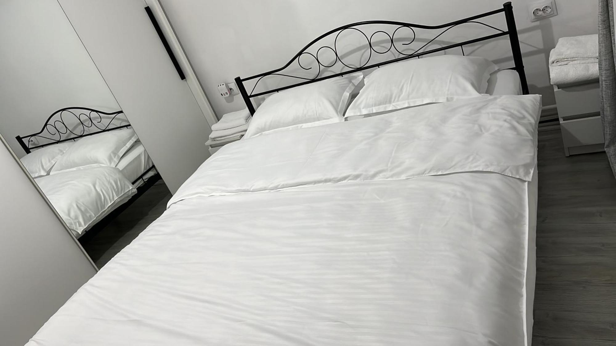 Home Sweet Home Apartment With 3 Rooms Buzău Esterno foto