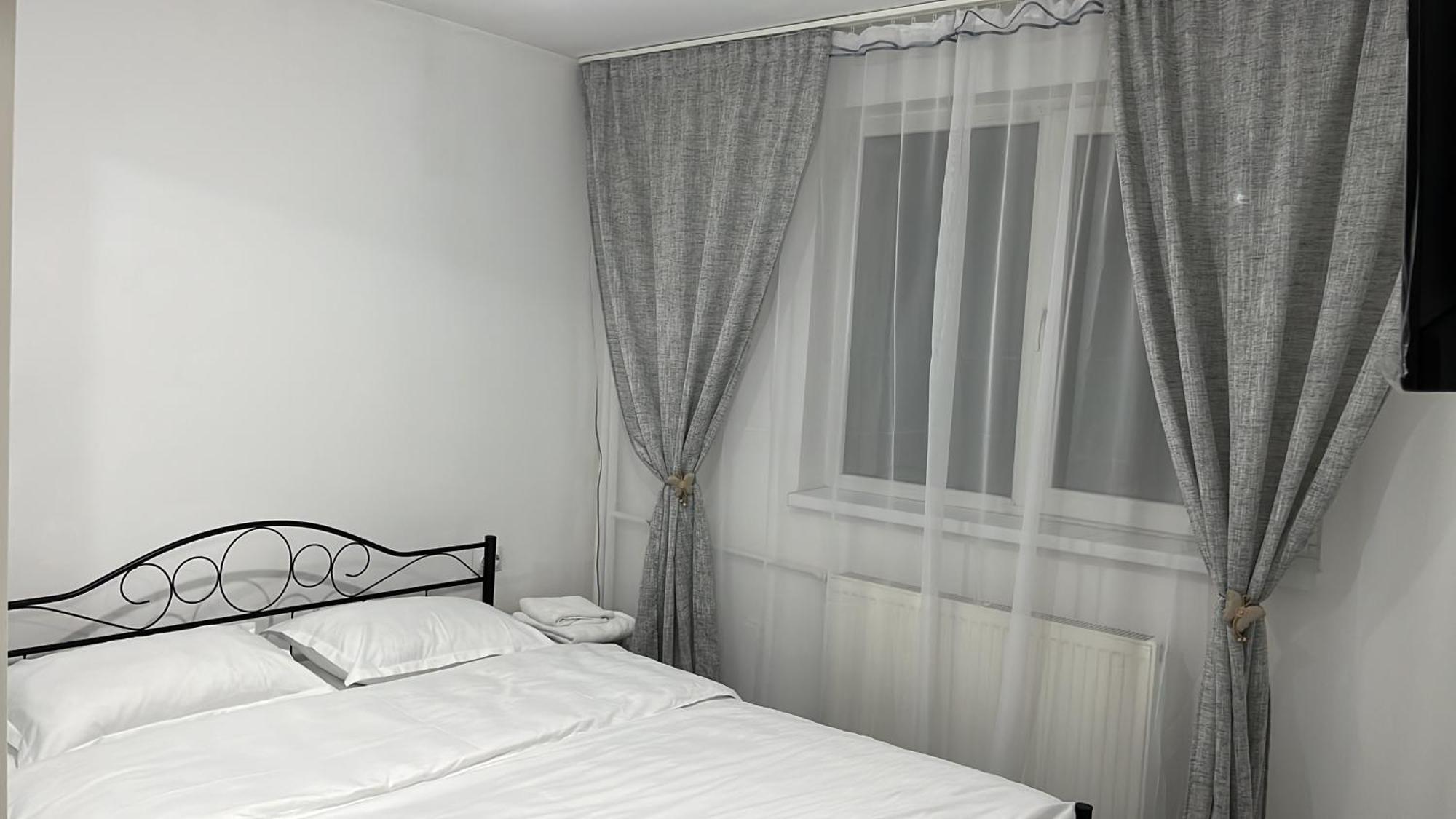 Home Sweet Home Apartment With 3 Rooms Buzău Esterno foto